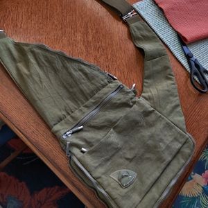 Green Traveling crossbody bag